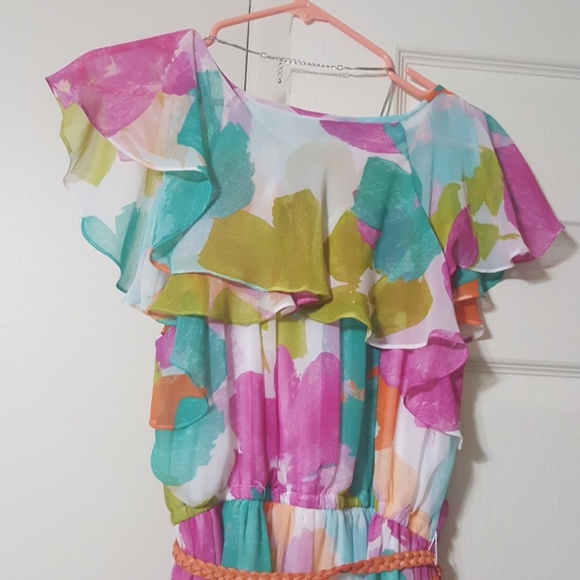 Dress with belt included. - Picture 5 of 7